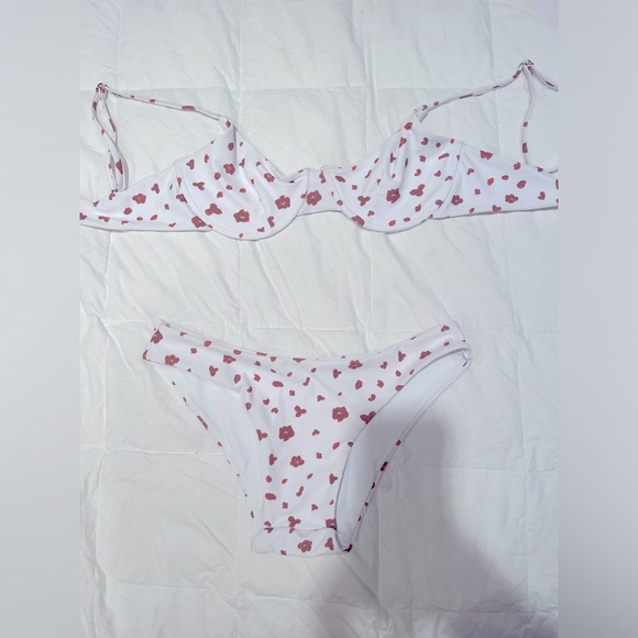 Bikini - Picture 4 of 6